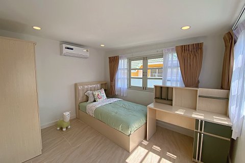 Chalet de 3 dormitorios en Hua Hin, Tailandia № 168282 - foto 26