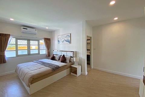 Chalet de 3 dormitorios en Hua Hin, Tailandia № 168282 - foto 18