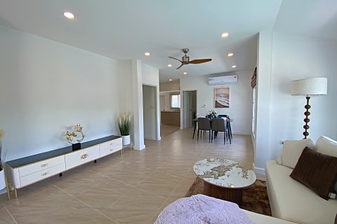 Chalet de 3 dormitorios en Hua Hin, Tailandia № 168282 - foto 8