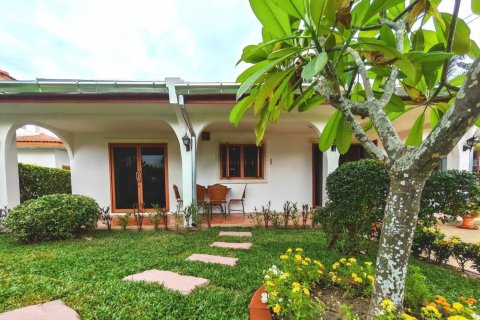 Chalet de 3 dormitorios en Hua Hin, Tailandia № 168317 - foto 2