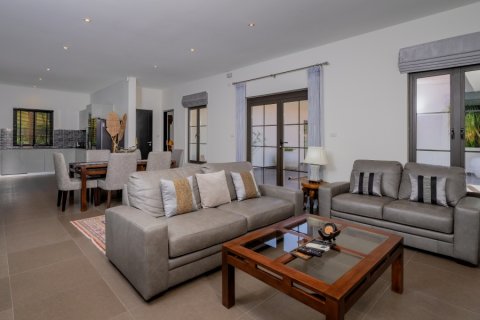 Chalet de 3 dormitorios en Hua Hin, Tailandia № 168318 - foto 12