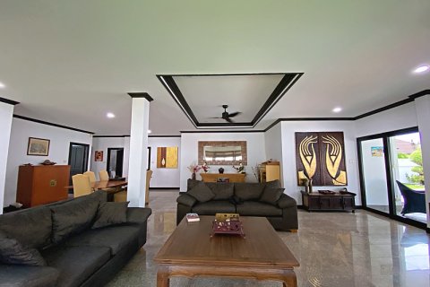Chalet de 3 dormitorios en Hua Hin, Tailandia № 168316 - foto 11