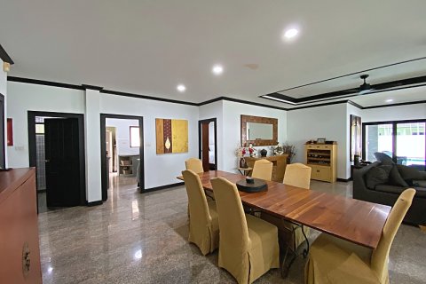 Chalet de 3 dormitorios en Hua Hin, Tailandia № 168316 - foto 8