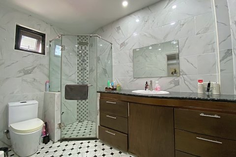 Chalet de 3 dormitorios en Hua Hin, Tailandia № 168316 - foto 23