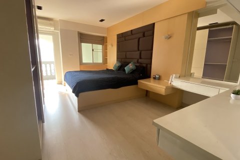 Condo in Watthana, Bangkok, Thailand, 3 bedrooms № 200754 - photo 9