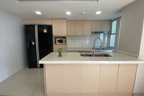 Condo in Watthana, Bangkok, Thailand, 3 bedrooms № 200754 - photo 13