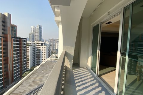 Condo in Watthana, Bangkok, Thailand, 3 bedrooms № 200754 - photo 2