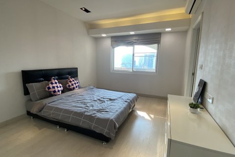 Condo in Watthana, Bangkok, Thailand, 3 bedrooms № 200754 - photo 7