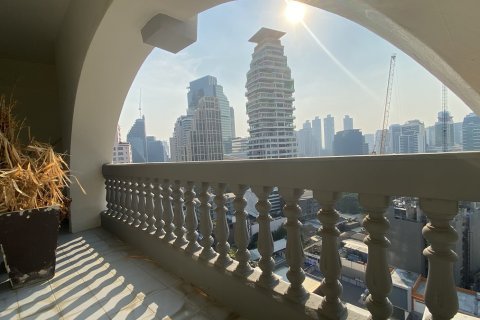 Condo in Watthana, Bangkok, Thailand, 3 bedrooms № 200754 - photo 3