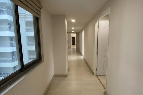 Condo in Watthana, Bangkok, Thailand, 3 bedrooms № 200754 - photo 10