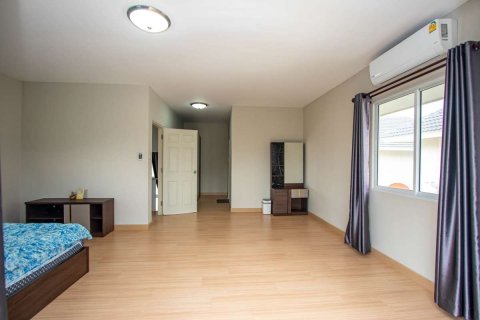 Casa de 4 dormitorios en Chiang Mai, Tailandia № 205537 - foto 14
