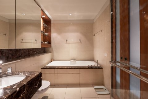 Condominio de 3 dormitorios en Bangkok, Tailandia № 181022 - foto 18