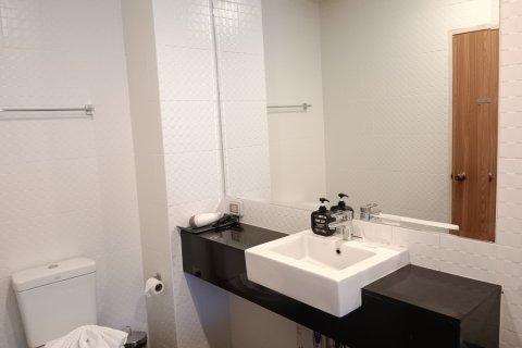 Apartamento de 2 habitaciones en Pattaya, Tailandia № 167048 - foto 11