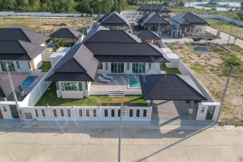 Chalet de 3 dormitorios en Hua Hin, Tailandia № 194788 - foto 15