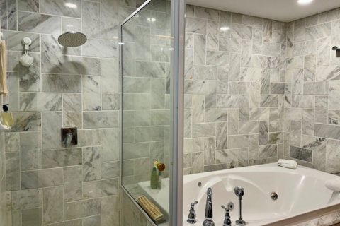 Condo in Bangkok, Thailand, 2 bedrooms № 201214 - photo 11