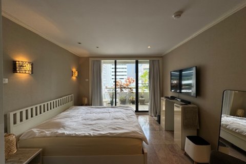 Condo in Bangkok, Thailand, 2 bedrooms № 201214 - photo 2