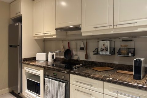 Condo in Bangkok, Thailand, 2 bedrooms № 201214 - photo 6