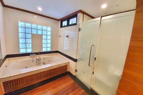Condominio de 4 dormitorios en Nonthaburi, Tailandia № 47614 - foto 5