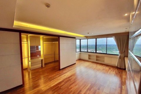 Condominio de 4 dormitorios en Nonthaburi, Tailandia № 47614 - foto 2