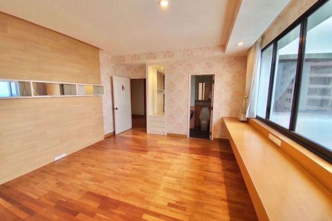 Condominio de 4 dormitorios en Nonthaburi, Tailandia № 47614 - foto 13