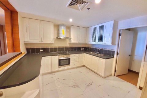 Condominio de 4 dormitorios en Nonthaburi, Tailandia № 47614 - foto 11
