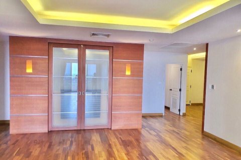 Condominio de 4 dormitorios en Nonthaburi, Tailandia № 47614 - foto 3