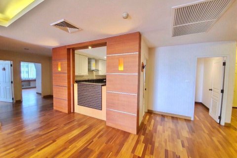 Condominio de 4 dormitorios en Nonthaburi, Tailandia № 47614 - foto 10