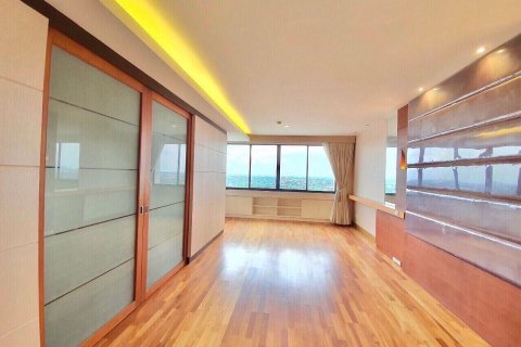 Condominio de 4 dormitorios en Nonthaburi, Tailandia № 47614 - foto 15