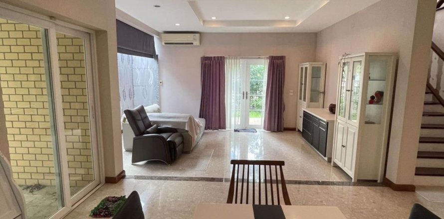 Casa de 4 dormitorios en Lat Phrao, Bangkok, Tailandia № 47618
