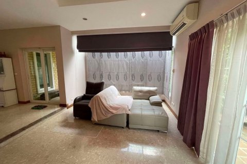 Casa de 4 dormitorios en Lat Phrao, Bangkok, Tailandia № 47618 - foto 4