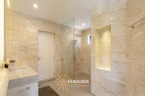 Chalet de 5 dormitorios en Bang Tao, Tailandia № 179321 - foto 6