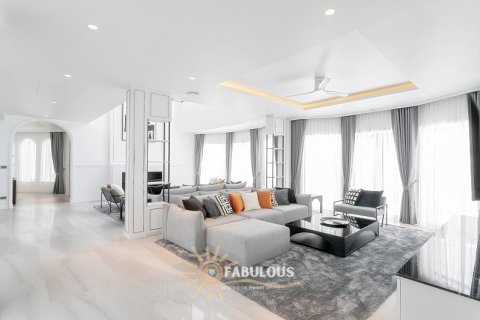 Chalet de 5 dormitorios en Bang Tao, Tailandia № 179321 - foto 2