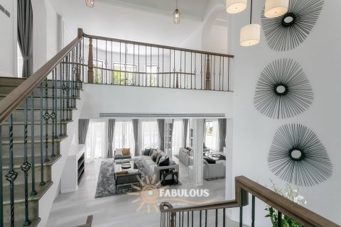 Chalet de 5 dormitorios en Bang Tao, Tailandia № 179321 - foto 13