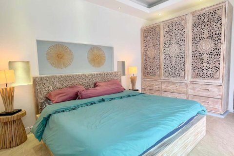 Chalet de 4 dormitorios en Ko Samui, Tailandia № 158297 - foto 21