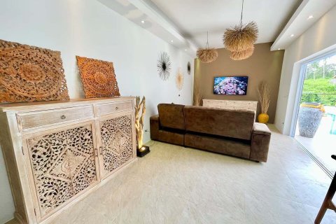 Chalet de 4 dormitorios en Ko Samui, Tailandia № 158297 - foto 4