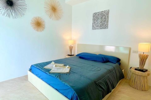 Chalet de 4 dormitorios en Ko Samui, Tailandia № 158297 - foto 12