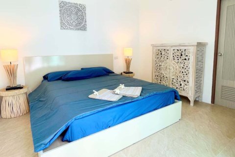 Chalet de 4 dormitorios en Ko Samui, Tailandia № 158297 - foto 13