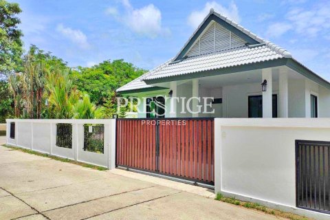 House in Pattaya, Thailand 3 bedrooms № 198600
