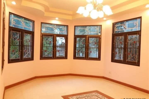 Casa de 4 dormitorios en Bangkok, Tailandia № 189122 - foto 5