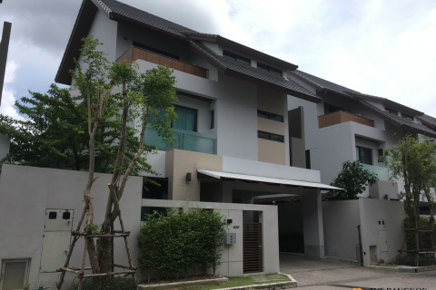 Casa de 3 dormitorios en Bangkok, Tailandia № 189127 - foto 7
