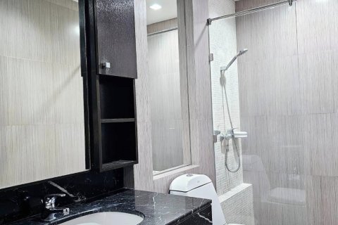 Eigentumswohnung in Bangkok, Thailand, 2 Schlafzimmer  № 143151 - Foto 14