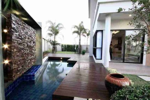 Casa de 3 dormitorios en Pattaya, Tailandia № 184150 - foto 2