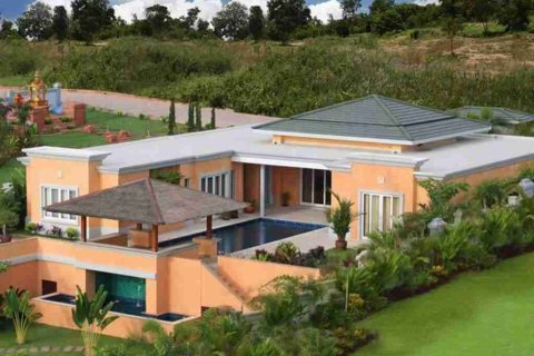 House in Pattaya, Thailand 3 bedrooms № 184146