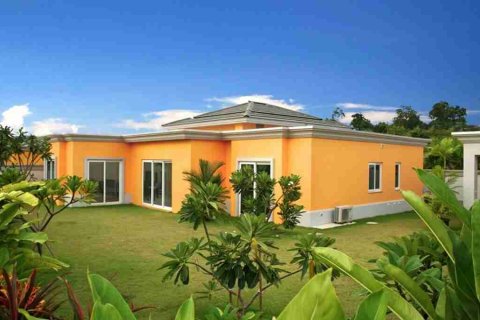 House in Pattaya, Thailand 2 bedrooms № 184147