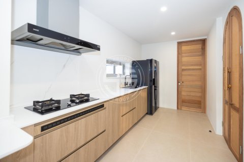 Chalet de 5 dormitorios en Phuket, Tailandia № 190709 - foto 8