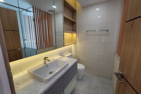 Adosado de 3 dormitorios en Bangkok, Tailandia № 133684 - foto 10