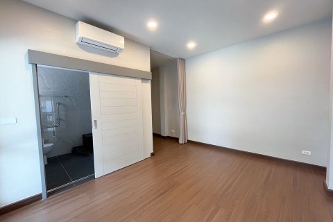 Chalet de 5 dormitorios en Bang Phli Yai, Tailandia № 133682 - foto 14
