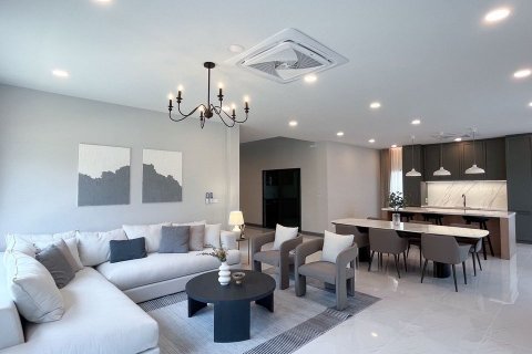 Chalet de 5 dormitorios en Bang Phli Yai, Tailandia № 133682 - foto 3
