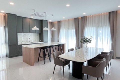 Chalet de 5 dormitorios en Bang Phli Yai, Tailandia № 133682 - foto 5