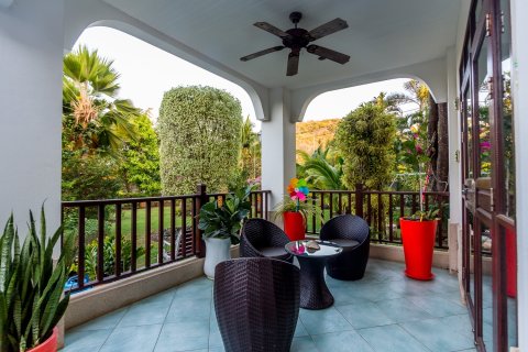 Chalet de 4 dormitorios en Hua Hin, Tailandia № 205708 - foto 19
